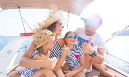 BOAT TRIP OFFER IN JULY: BRING YOUR KIDS BETWEEN THE SEA WAVES!